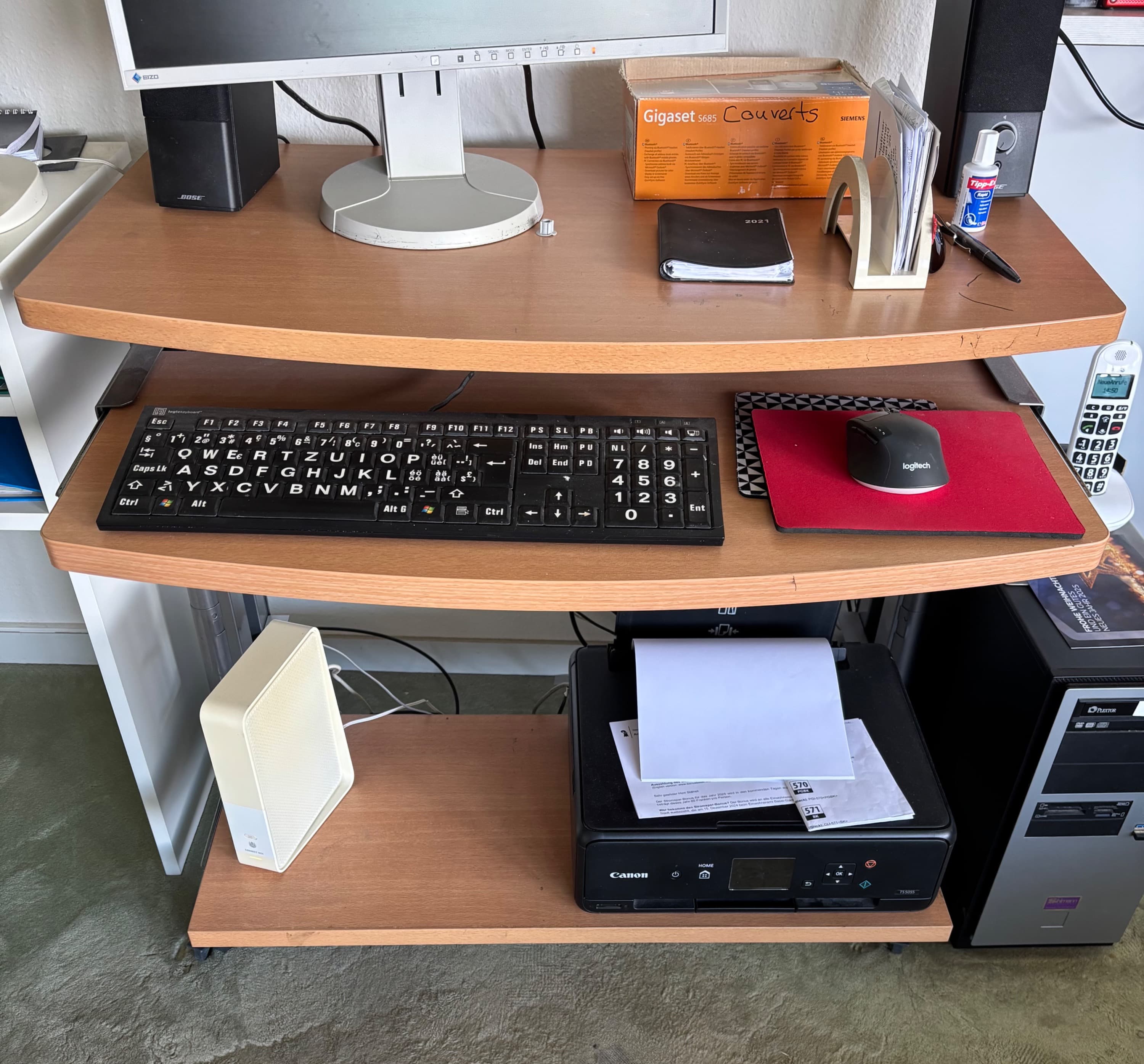 Pc Tisch Holz/ Metallgestell mit Rollen