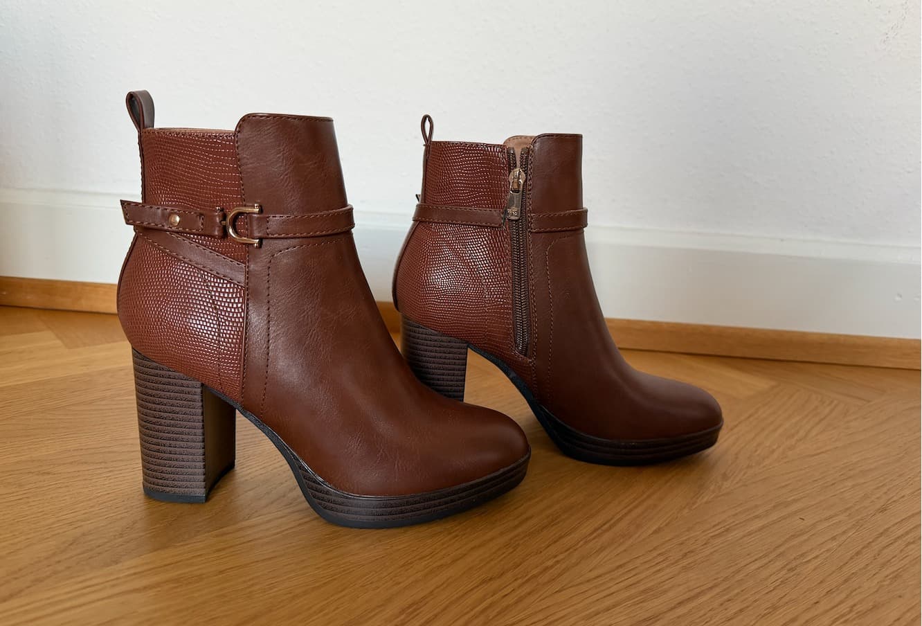 Stiefeletten braun mit Absatz Grösse 38, NEU