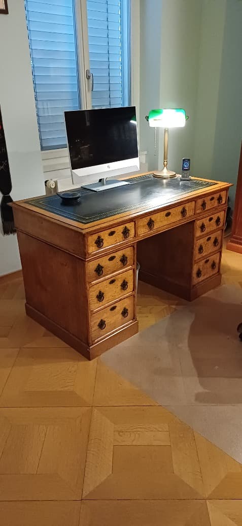 Antiker Schreibtisch